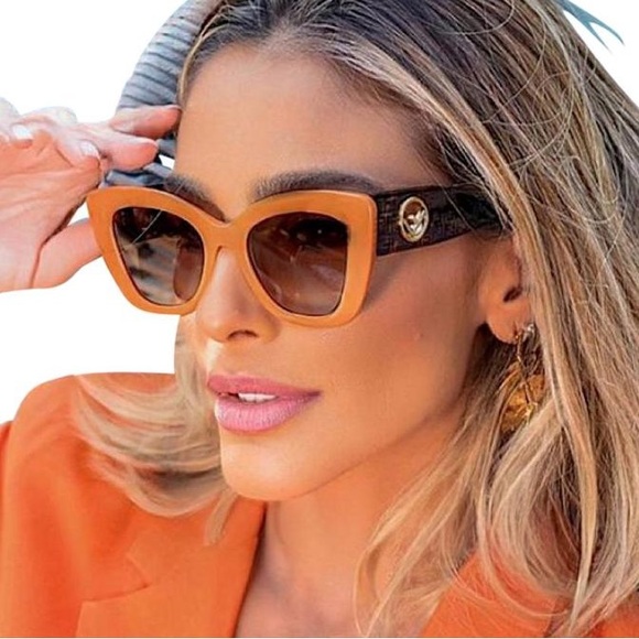 FENDI
‘F IS FOR FENDI’ SUNGLASSES FF 0327/S - Picture 4 of 10